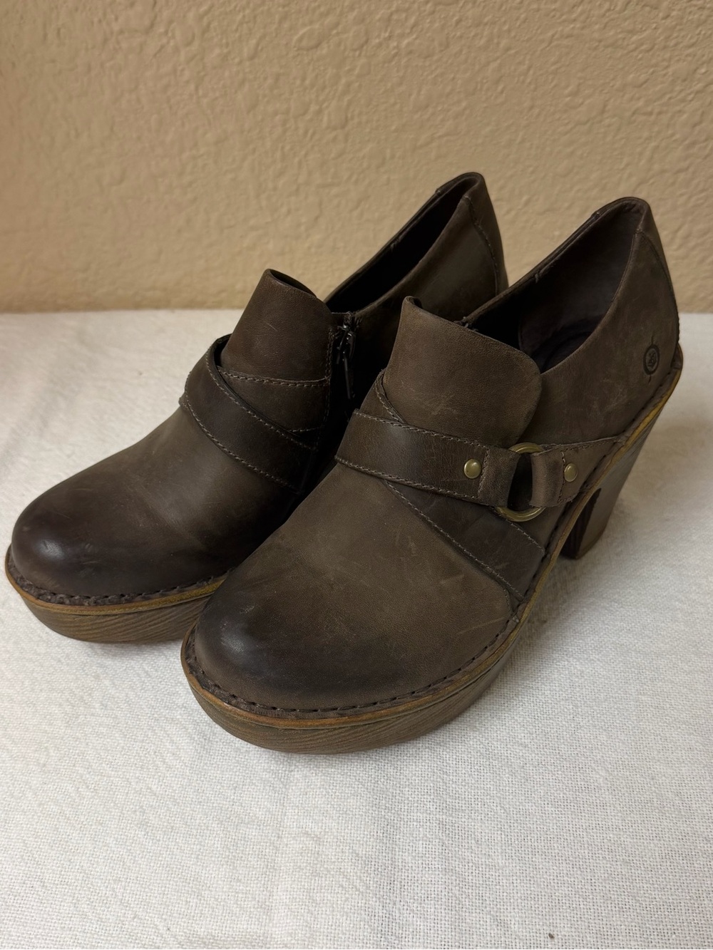 Born Women's Brown Leather Heeled Boot - Classic Comfort